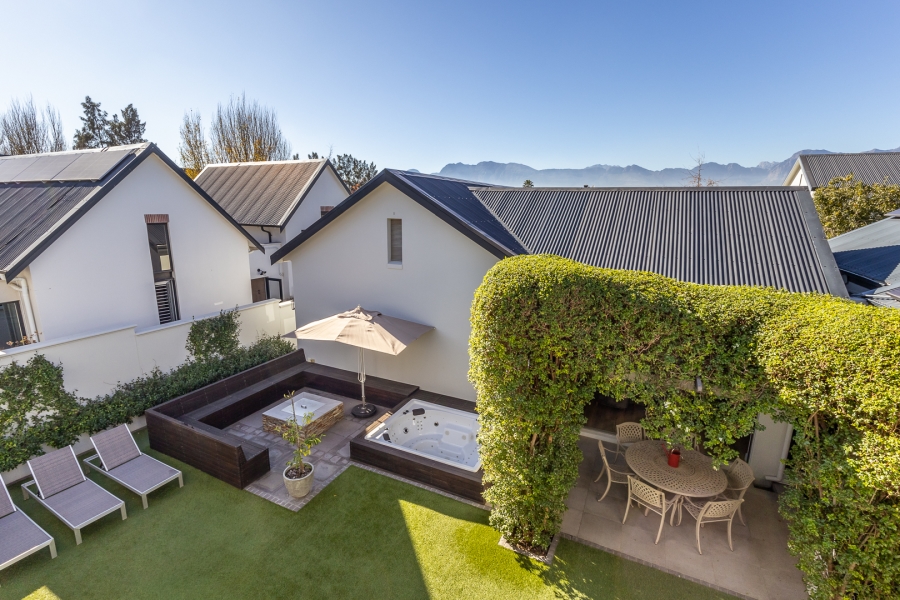 4 Bedroom Property for Sale in Lemoenkloof Western Cape